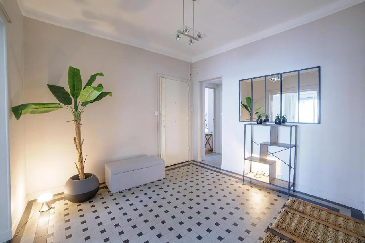 Bel Appartement Face A La Mer Pres Du Centre - Le Voilier By Halldis Cannes 0*,  France
